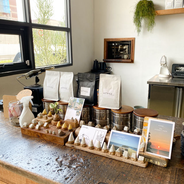 《台北景點：三芝最美咖啡店☕️｜海景第一排看無敵海景🌊》