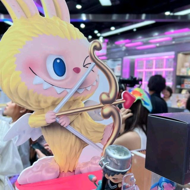 สายจุ่ม กุมมือกัน