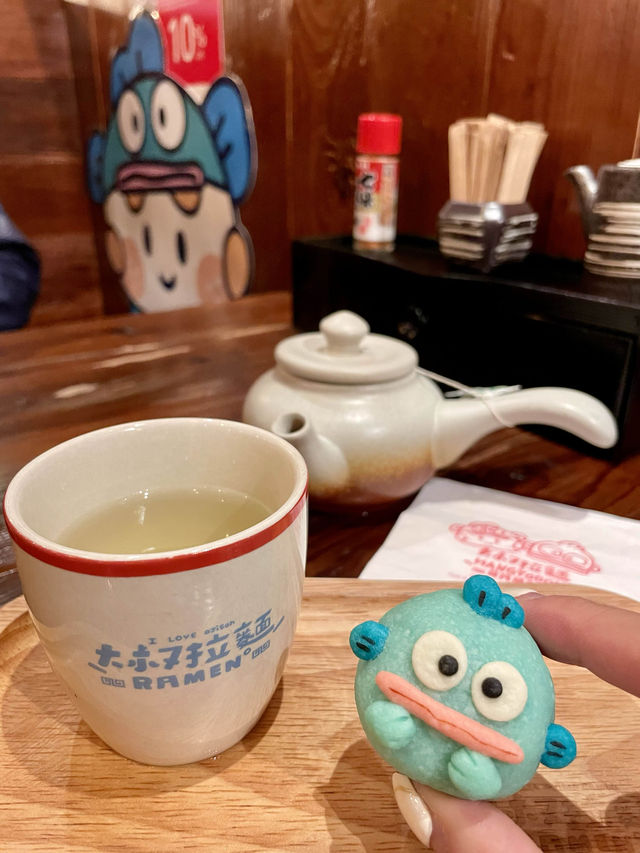 水怪來吃拉麵囉