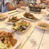 ร้านอาหารต้นสัก เกาะเสม็ด