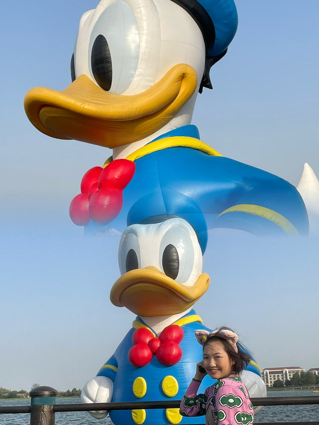 🏰🎠 **探索奇幻之旅：上海迪士尼小鎮**