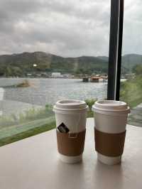 포천 우금저수지가 보이는☕️‘카페퍼르’