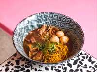 ร้านก๋วยเตี๋ยวเรือสวยขนาดนี้มันจะเกินไปไหม
