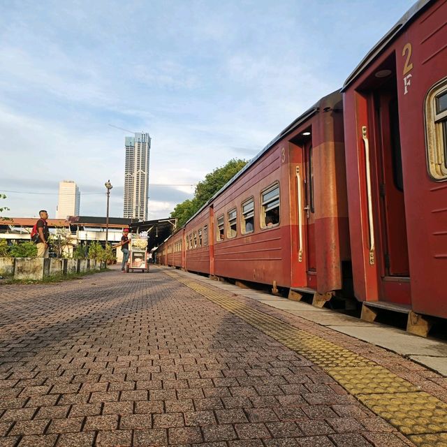 Kandy to Colombo Train 🚂🚃 Ride