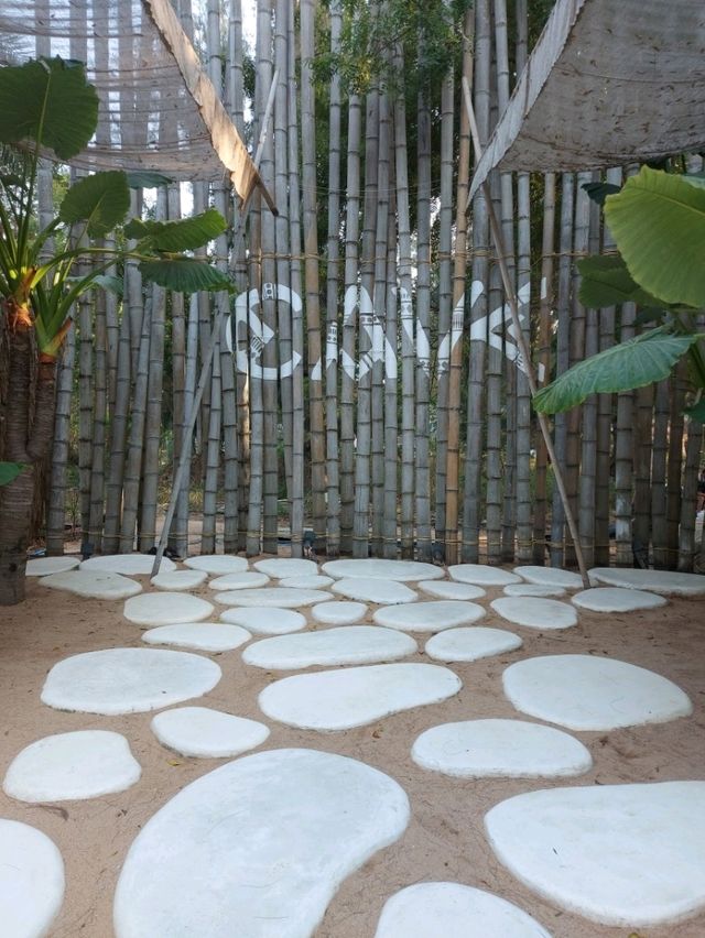 คาเฟ่ริมหาด CAVE BEACH CLUB