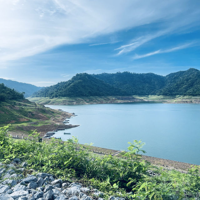 เที่ยวเขื่อนขุนด่านฯ เขาช่องลม ในวันที่น้ำน้อย ⛰️