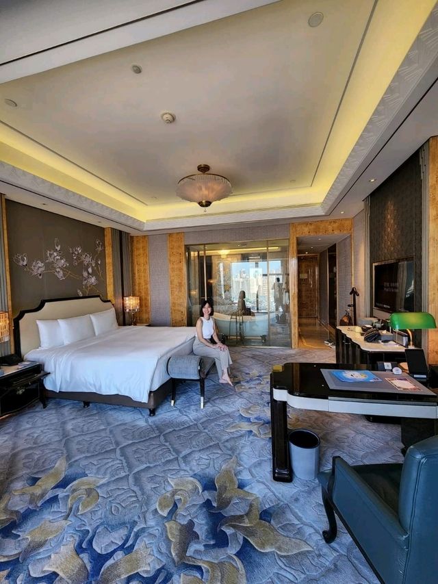 Wanda Reign on the Bund: Pure Elegance