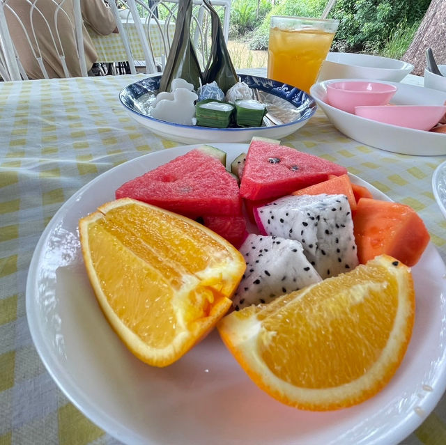 อัมพวา บ้านพักเรือนเสน่หา ริมคลอง 