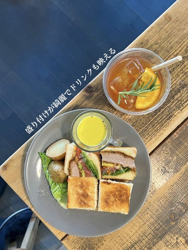 【保存必須！】どこを切り取っても映える！アートも楽しめるカフェneel🖼