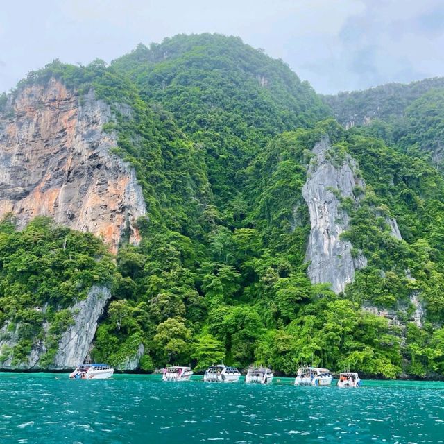 🌊 Enjoy the Natural Beauty of Phi Phi Island🏝️