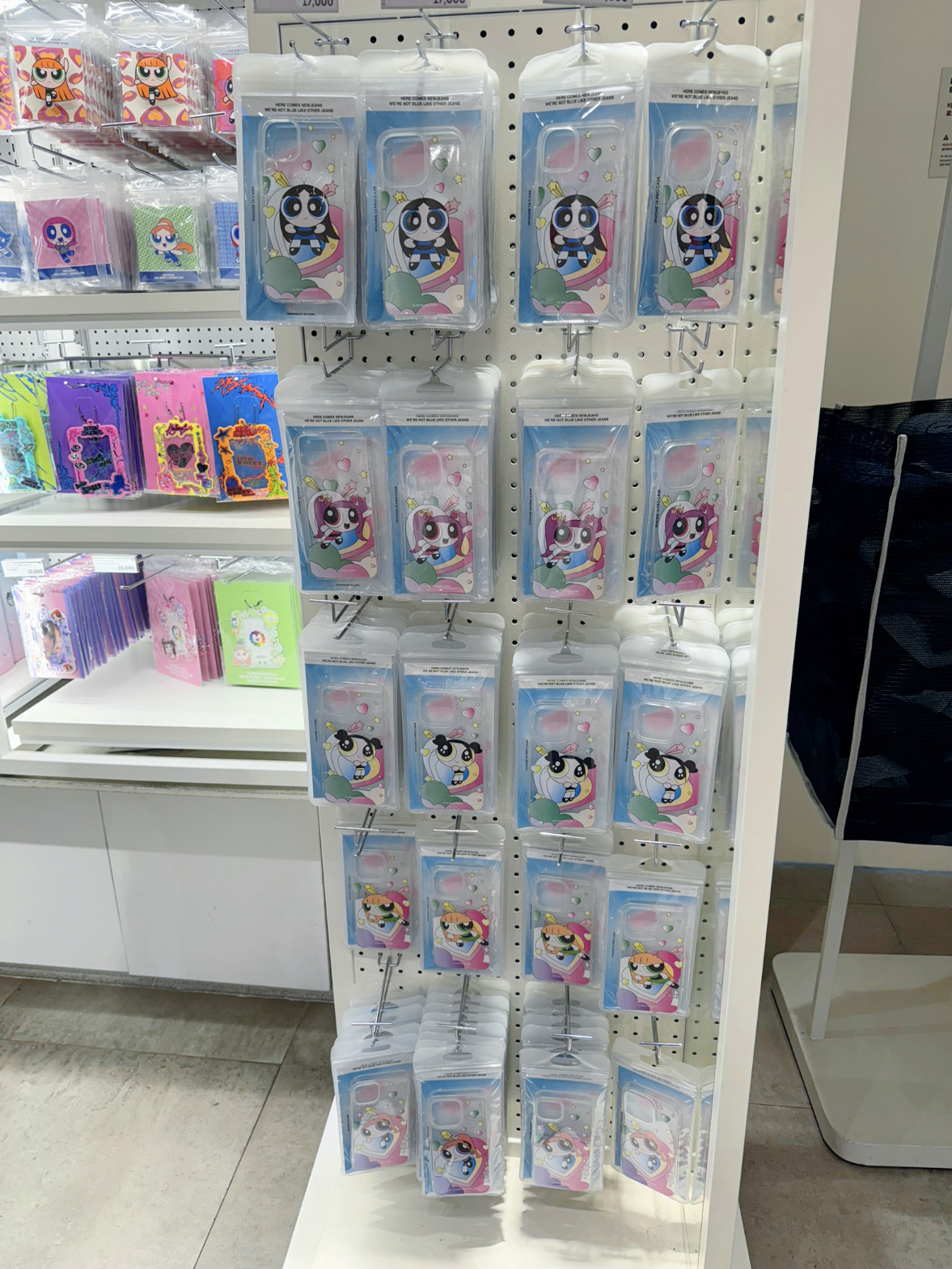 完売品　韓国限定　NewJeans ラインフレンズ ウォレット ポーチ 白 NEWJEANS ×LINEフレンズ TOKKIポーチ ミンジの通販 by JORSON