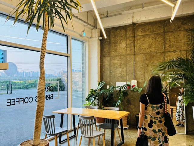 Gray Bricks Coffee: Scenic Sips