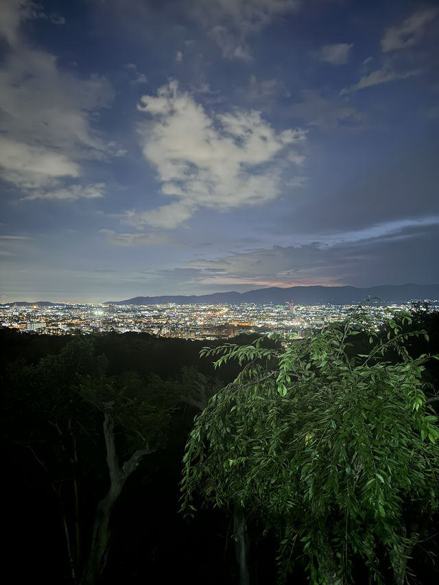 【京都・伏見稲荷】ガイドさんと登る夜の伏見稲荷