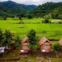 ที่พักริมน้ำมาง และวิวท้องนา บ่อเกลือ น่าน