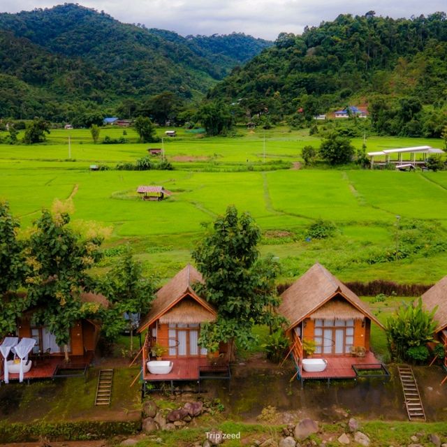 ที่พักริมน้ำมาง และวิวท้องนา บ่อเกลือ น่าน