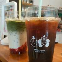 คาเฟ่เล็กๆ สไตล์โฮมมี่ ในหมู่บ้านเมืองทอง 1 