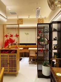 Vegetarian restaurant facing The Big Buddha Temple 🥗