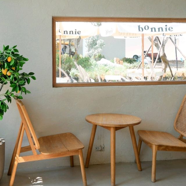 bOnnie on the beach คาเฟ่ติดทะเลสุดชิว