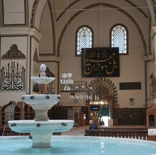 [Türkiye/Bursa] Mosque with a fountain