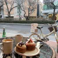 跟著韓國人跑咖！必吃可頌甜甜圈超酥脆