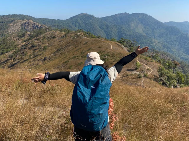 ทุ่งหญ้าสีทอง อุทยาแห่งชาติขุนแจ🏔️🍃