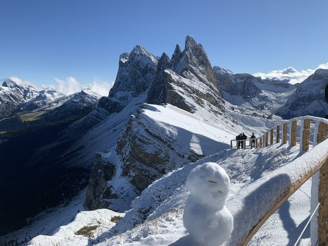 A Snowy Surprise at Seceda: Autumn Bliss in the Dolomites 