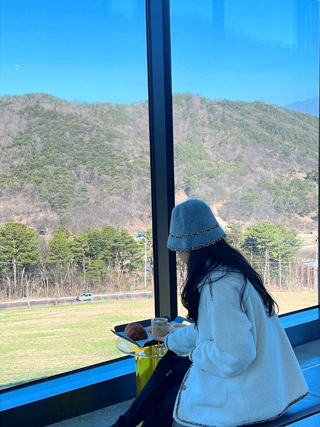 전망이 끝내주는 울산 대형 나인힐베이커리카페