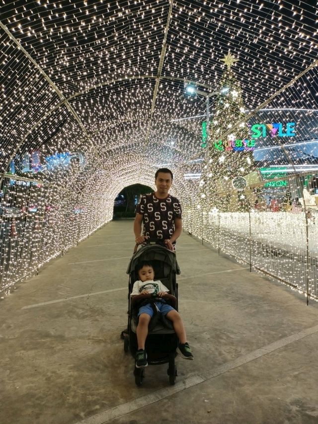 ถ่ายรูปคริสมาสต์โรบินสัน ลาดกระบัง