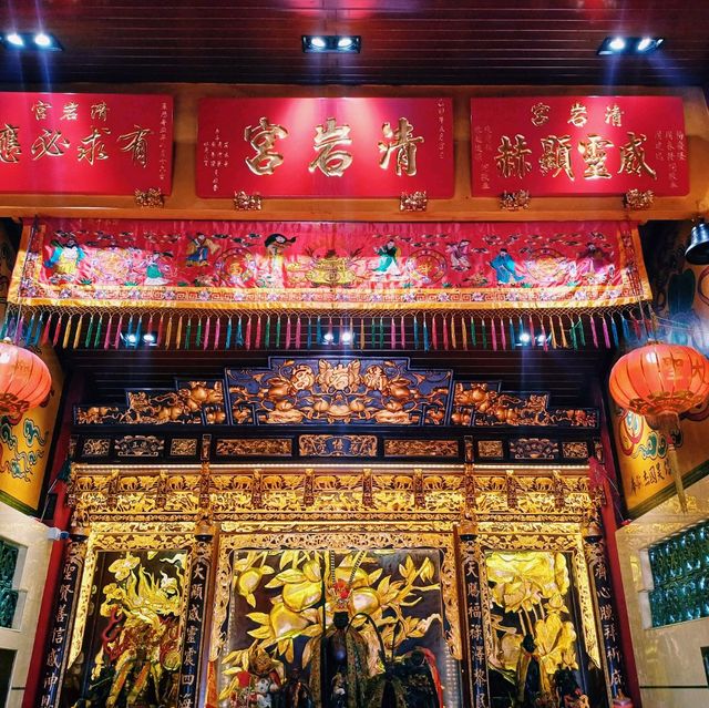 馬來西亞檳城喬治城姓氏橋上很特色的華人文化寺廟:清岩宮，孫悟空石頭雕塑，適合打卡拍照📸