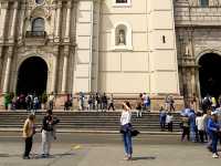 리마의 메인 광장 Plaza de Armas ..