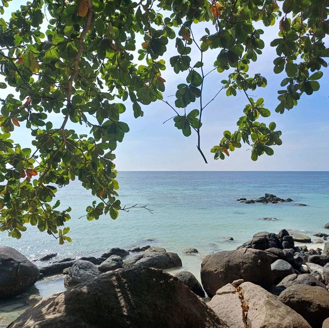 泰國麗貝島絕美海灘景點:Daya Beach，果凍玻璃海，適合拍照📸打卡游泳