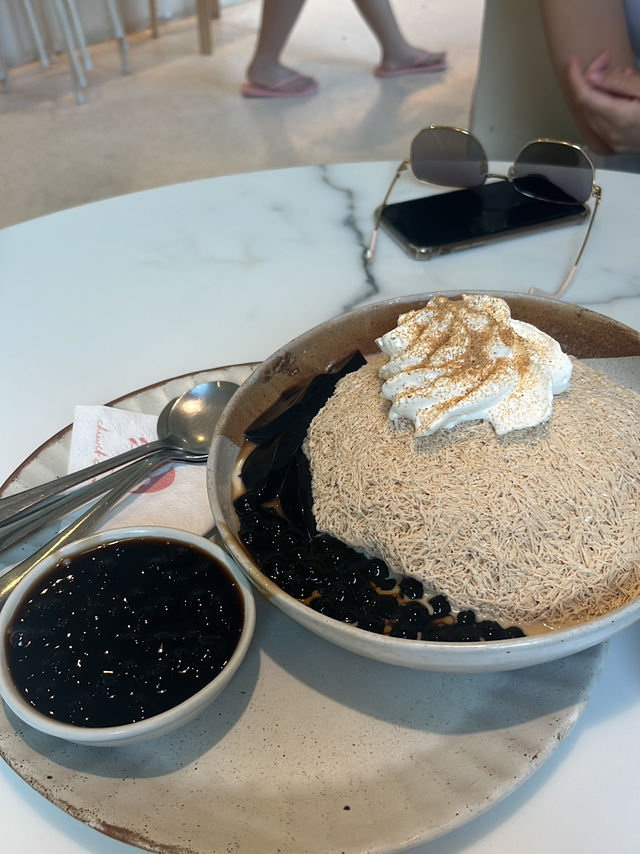 Cheevit Cheeva Hatyai: A Sweet Paradise for Dessert Lovers