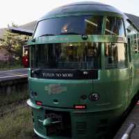 福岡出發！🚂乘坐由布院之森列車，馬車漫遊夢幻由布院！🐴✨