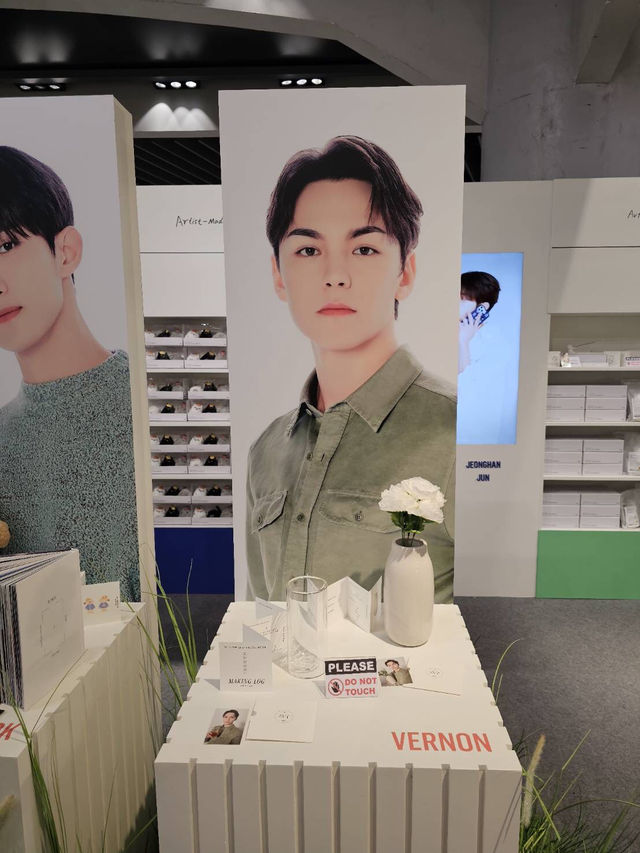 พาดู Artist-Made Collection by SEVENTEEN