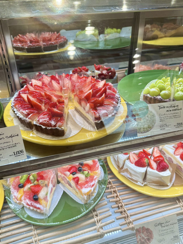 Seasonal fruit tarts at Quil Fait Bon Omotesando🍓