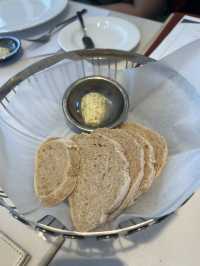 Oysterman ร้านอาหารสไตล์เมดิเตอร์เรเนี่ยน 