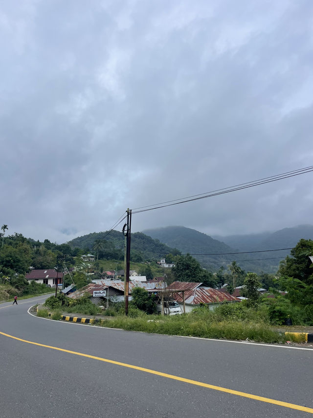 A Walk Around Moni: The Charming Gateway to Kelimutu 🚶‍♂️🌿 