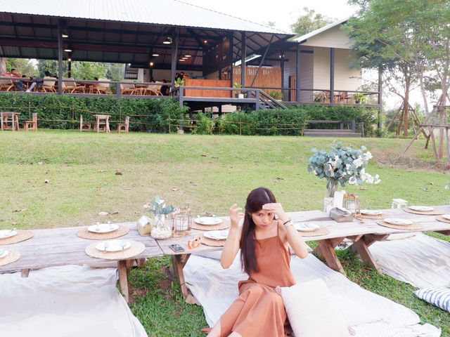 Lakeview Cafe and Restaurant กาญจนบุรี