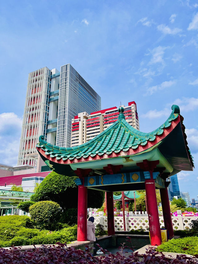 “Chinatown Singapore: A Timeless Tapestry of History and Modernity”