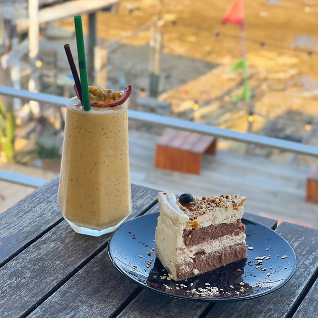 คาเฟ่สุดชิว วิวสวยสุดๆบนเกาะล้าน 🏝️