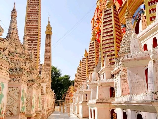 蒙育瓦-丹波德佛寺，色彩繽紛歡愉的童話寺