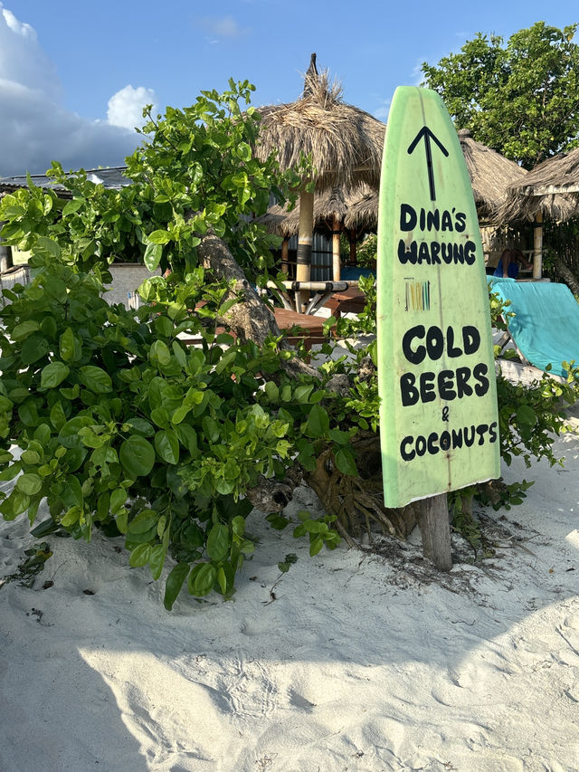 Relax and Refuel at Dina’s Warung in Kuta, Lombok 🍛🌴  