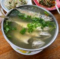 ร้านอาหาร  แดงอาหารทะเล (40 ปี) 