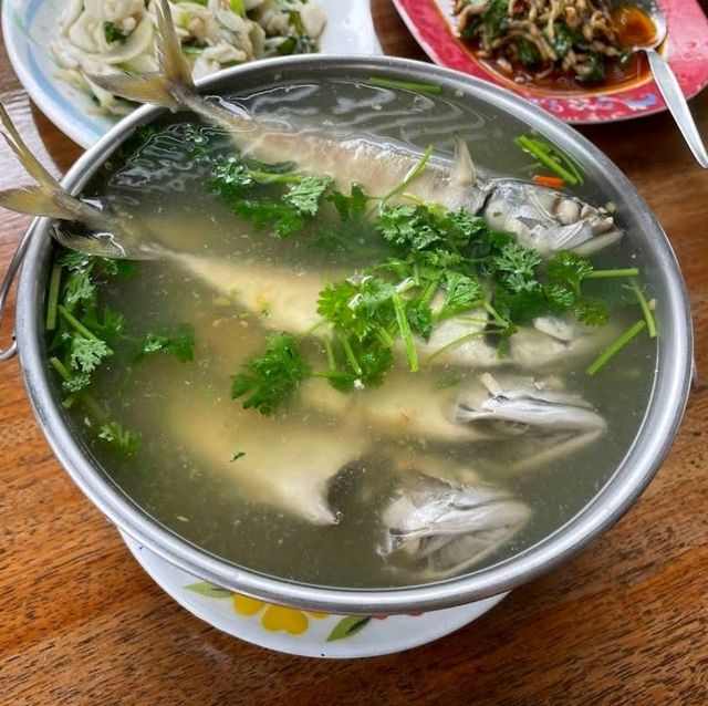 ร้านอาหาร  แดงอาหารทะเล (40 ปี) 