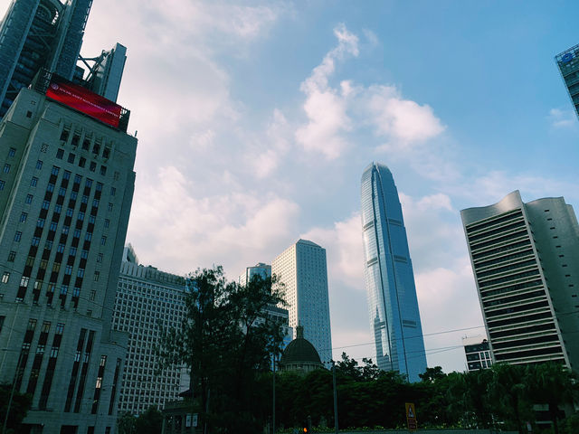 Hong Kong Central: A Skyscraper Wonderland 🏙✨