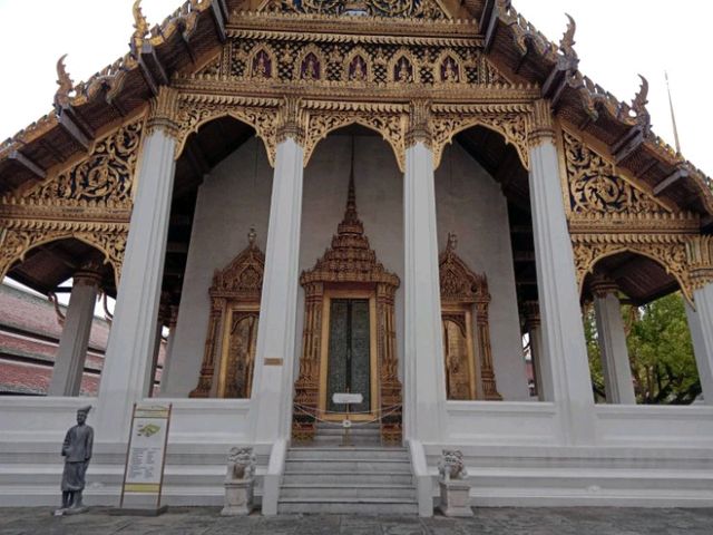 ชมพุทธศิลป์ในวัดพระศรีรัตนศาสดาราม✨️