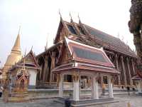ชมพุทธศิลป์ในวัดพระศรีรัตนศาสดาราม✨️