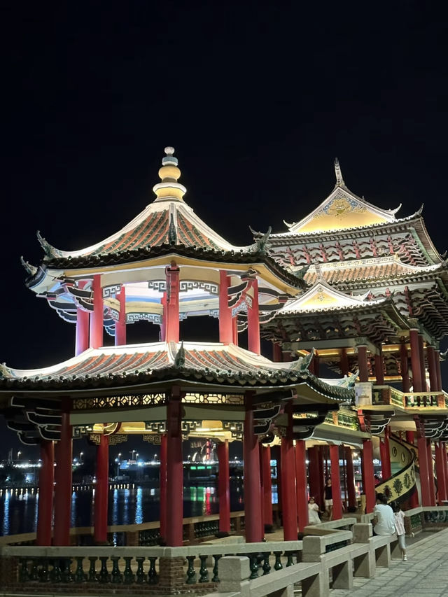 🌟 You absolutely must visit Longzhou Pool for its night view!