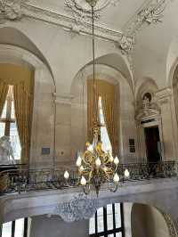 Musée du Louvre: A Parisian Dream! 🏛️🌟