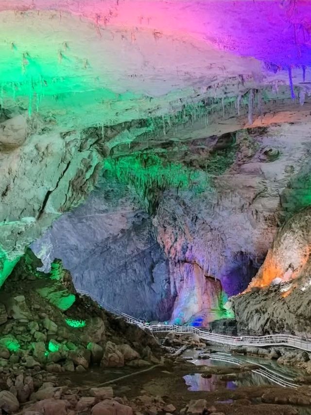 Baimo Cave – A Majestic Limestone Karst Cave in Guangxi